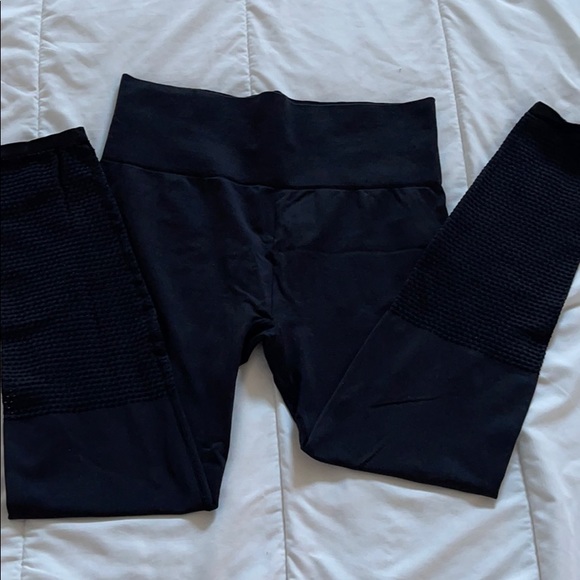 Fabletics Cropped Legging with Mesh Calf - Picture 1 of 6